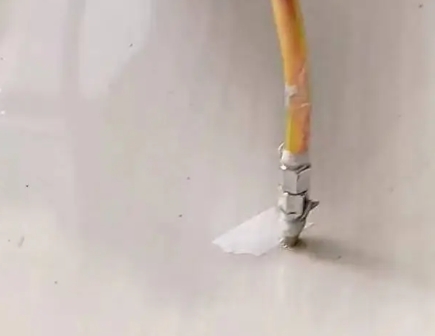 昭阳瓷砖空鼓维修公司专业解答在瓷砖铺贴过程中，如果使用的砂料过粗（如全部使用了粗砂），可能会导致以下问题